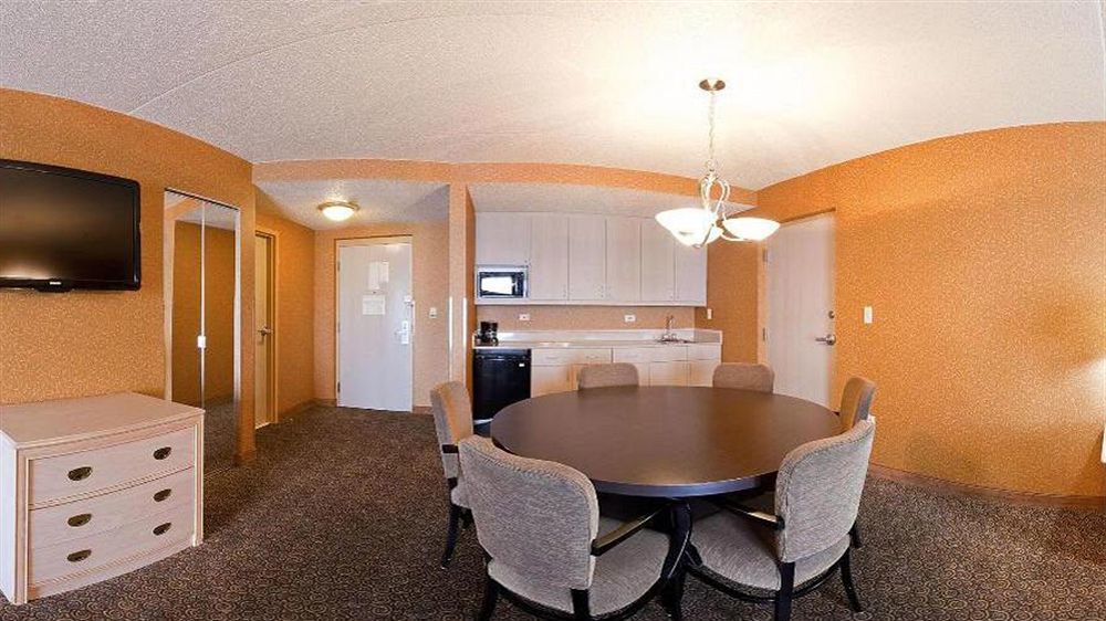 Holiday Inn & Suites Bolingbrook By Ihg Ngoại thất bức ảnh